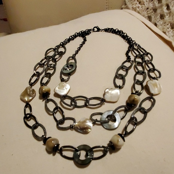 Jewelry - Triple strand necklace